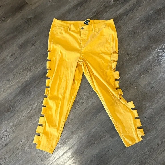 Yellow Cutout Pants 3XL | Sexy Plus-Size Jeans - Picture 4 of 5